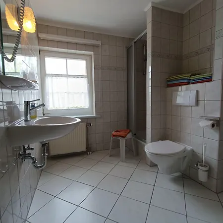 Reethaeuser Auf Ruegen Lejlighedshotel Middelhagen